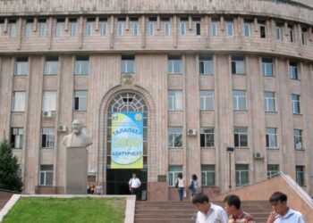 알마티 대학에서 논란이 된 영상, 학생들 반발로 재검토 예정