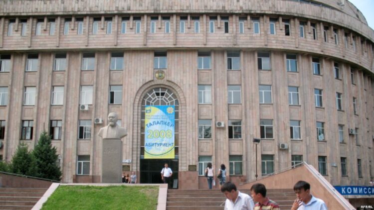 알마티 대학에서 논란이 된 영상, 학생들 반발로 재검토 예정