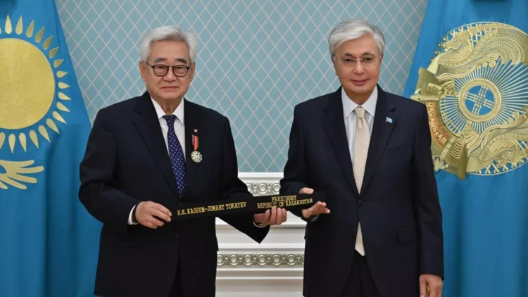 토카예프 대통령, 태권도 9단 명예 검은띠 받아… “태권도는 조화와 존중의 철학”