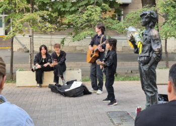 광복 80주년의 날, 알마티 거리에서 울려 퍼진 또 하나의 기억… 빅토르 초이 35주기 추모 행사 열려