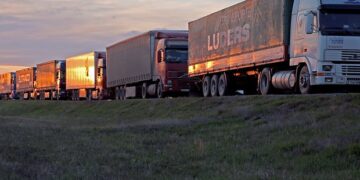 카자흐스탄-러시아 국경 물류 혼란 장기화… 통관 지연에 운송비 25% 상승