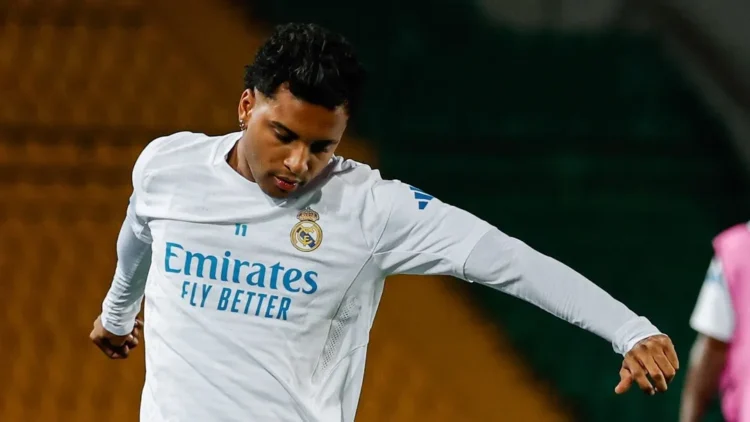 레알 마드리드, 알마티 도착… 팬들 열광 속 호텔 앞 ‘폭죽 응원’ 예고