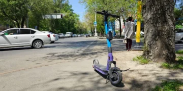알마티시, 전동킥보드 무질서 주차 문제 해결 위해 전용 구역 확대 추진