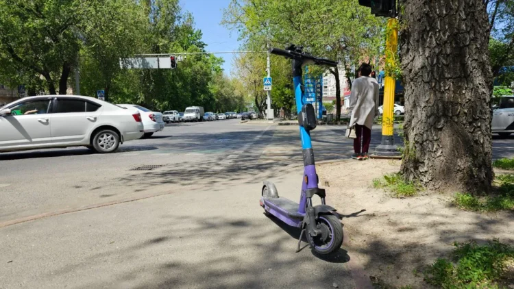알마티시, 전동킥보드 무질서 주차 문제 해결 위해 전용 구역 확대 추진