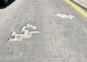 알마티 보도블록 교체 공사 또다시 논란… 품질 문제와 불법 매매 의혹 제기