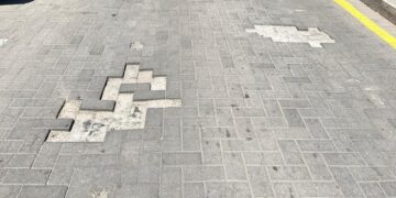 알마티 보도블록 교체 공사 또다시 논란… 품질 문제와 불법 매매 의혹 제기