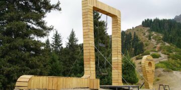 알마티 푸르마노프 봉우리 인근 그네 시설 재정비… 해발 2,524m 지점에 휴식 공간 마련