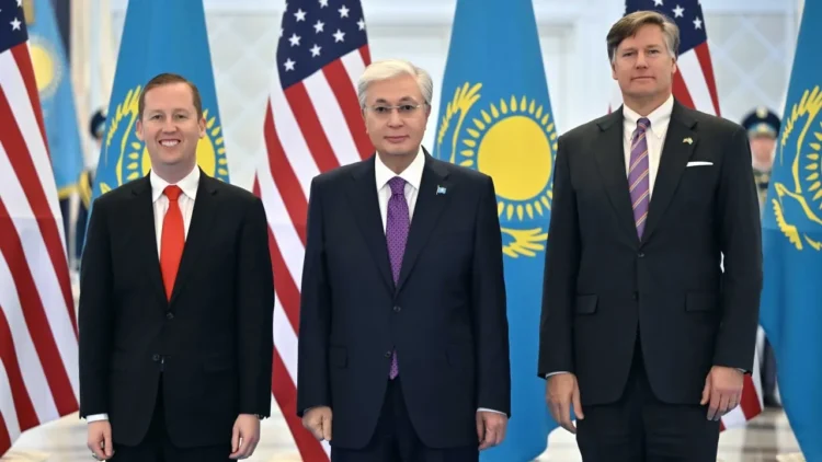 토카예프 대통령, 美 고위 대표단과 회동