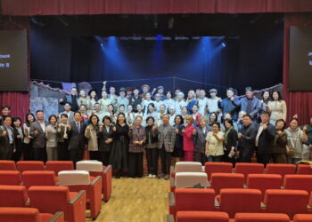 알마티 고려극장에서 『독립군: 끝나지 않은 전쟁』 다큐 제작 공로자에 감사패 수여