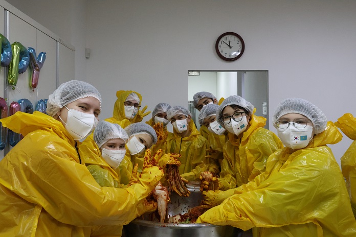 한-카 대표음식, 베쉬바르막과 김치를 함께 먹으면?