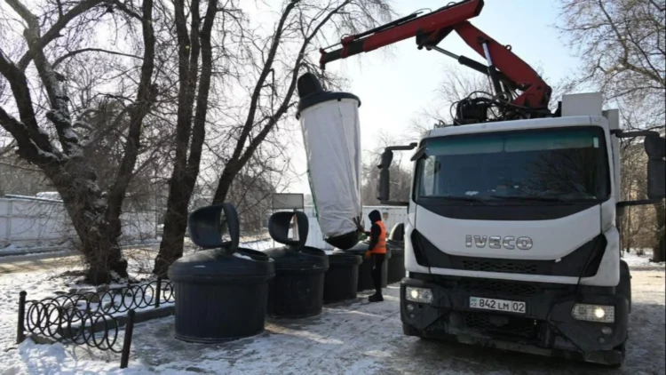 알마티, 대규모 플라스틱 쓰레기통 설치 이유 밝혀