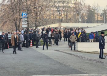 알마티 시민들, 지진 진동 감지