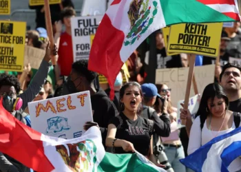 미국 전역에서 ICE 폭력 중단 요구 시위 확산