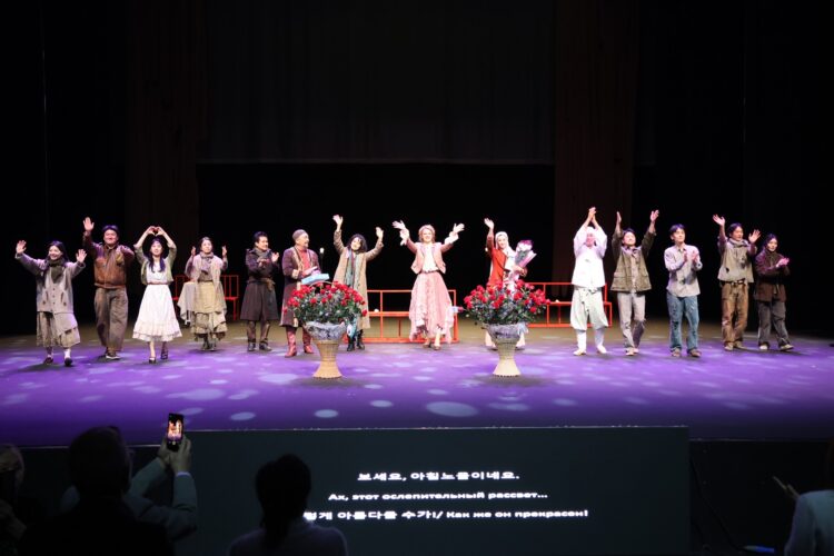 아스타나서 열린 국제 합작 연극 ‘파리의 두 여인’