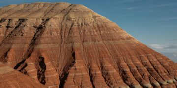 알마티 인근, 이색적인 ‘백색과 준엄한 산맥’ 풍경
