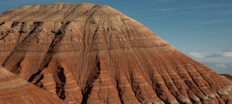 알마티 인근, 이색적인 ‘백색과 준엄한 산맥’ 풍경