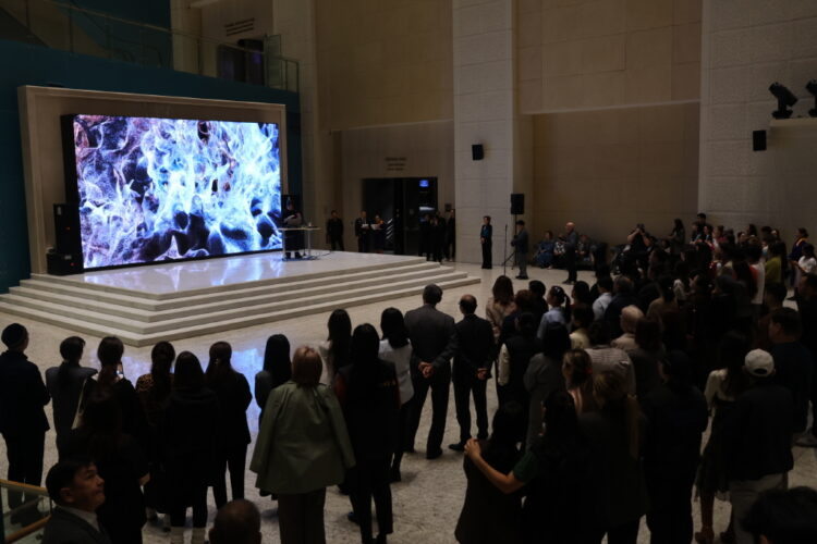 생태와 기술의 얽힘을 감각하다… 주카자흐스탄 한국문화원, 황선정 미디어아트 개인전 《Planetary Weaving》 개막