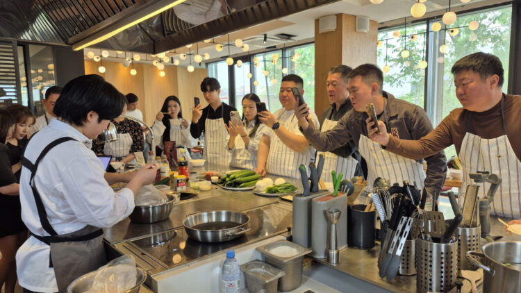 알마티서 ‘K-COOKING SHOW 한국 삼색 소스의 마법’ 성황리 개최