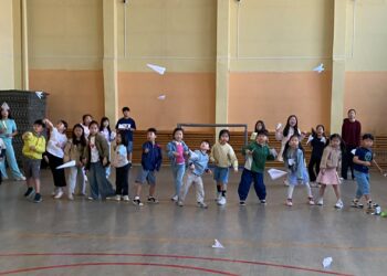 창공을 가르는 동심… 알마티토요한글학교, ‘제1회 종이비행기 날리기 대회’ 개최