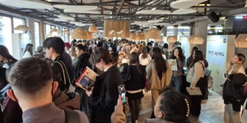 한국 유학 꿈, 알마티서 진학 계획으로…한국유학박람회 개최